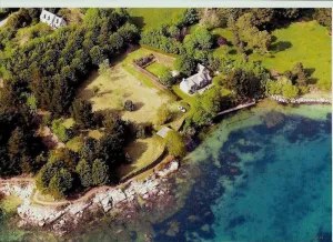 Image of New - Charming thatched cottage in the water with swimming pool