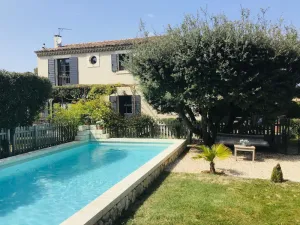 Image of House with swimming pool at the bottom of alpilles