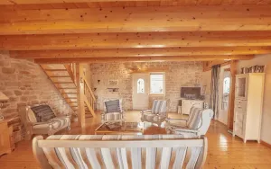 Image of Gite des flâneurs du Jura: Large holiday home for 15 people near Arbois.<br>Land, c