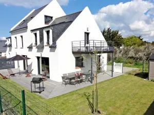 Image of KERPI, recent house with VERY NICE BEDROOMS, 3 minutes WALK from the beach