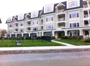 Image of Lakeside Brand New Luxury Condo⚓️