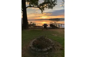 Image of Lake house with spectacular view
