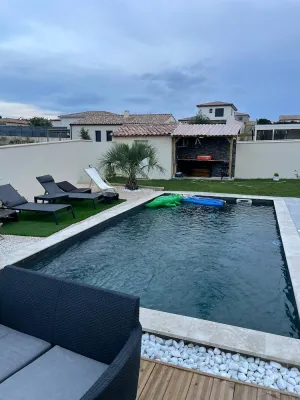 Image of Single-storey house with private pool