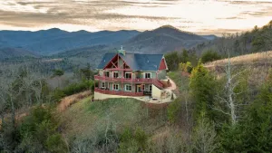 Image of Christmas in the Mtns with Amazing Mountain Views!