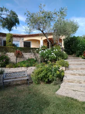 Image of Very pretty villa of 140 M2 on raised and closed ground with swimming pool, calm