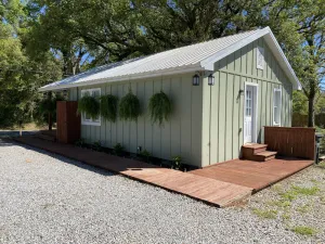 Image of Jubilee Cottage in the heart of Daphne!