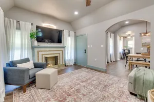 Image of Charming 2 bed\/1 bath Tudor - Near Plaza & Midtown