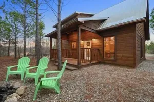 Image of Triple Oaks Retreat · Cozy & Welcoming!