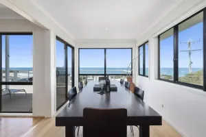 Image of IL Mare (expansive ocean views)