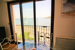 Image of Large studio with sea view! A stone's throw from Les Sablettes beach