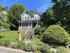 Image of 17 Cedar - Close to All Star Village in Oneonta, walk to Main St.
