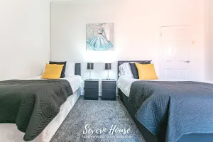 Image of ✔3BR House✔Charming Bedrooms✔For Families&Contractors✔Street Parking✔FreeWIFI