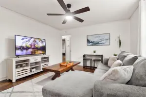 Image of 3 BR Fully Fenced Park Hill Home