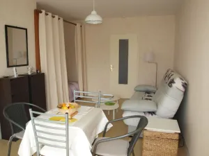 Image of Cozy Studio Near Beach and Shops with Private Parking