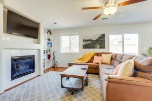 Image of Family home 2 Master Suites with King beds fast Wifi workspace
