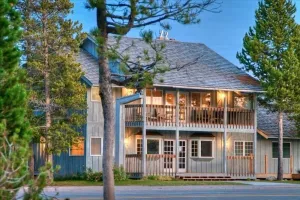 Image of Luxurious Rental Next to Yellowstone Park. Close to Downtown.