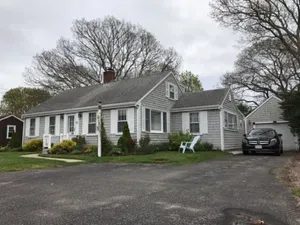 Image of Falmouth Cape - Walk to Island Queen ferry to Martha's Vineyard, Beach, Downtown