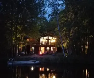 Image of Best Of Both Lakes - 3 Bedroom 2 Bath Sleeps 8 On Deer Lake\/WLE Pool