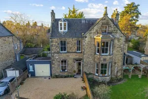 Image of Luxurious Victorian Villa, Eskbank, Near Edinburgh, Sleeps 10. Parking & Garden