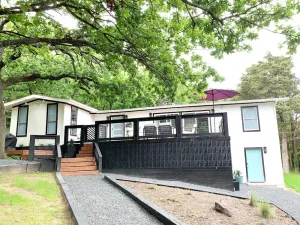 Image of Stylish Texoma Retreat - 5 Min to Boat Ramp on Wooded 1\/2 Acre!