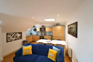 Image of Addlestone - Large Stunning 2 bed room Apartment