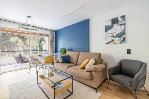 Image of LE FLEURI avec terrasse, à côté du Martinez, idéal pour un séjour plaisant