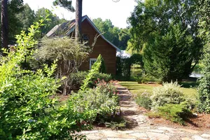 Image of Tifton, GA - Shalom Guest House - Cabin in Peaceful Setting