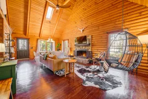 Image of Big Warm Hug of a Cabin! Luxury Linens, Best Coffee Station for Miles