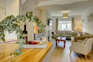 Image of Charming Country Cottage near Cotswolds Sleeps 8 4 bathrooms Kineton Near M40 Gaydon - Inspire Homes