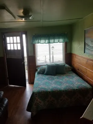 Image of Unit #3-The Lazy Fish- Stand alone motel room type cabin on the beach!