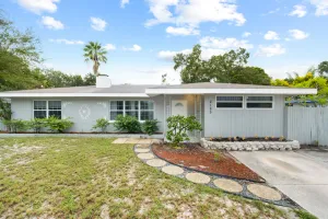 Image of Sweet Home-4 Bedroom w\/Pool-10mins to Siesta Key