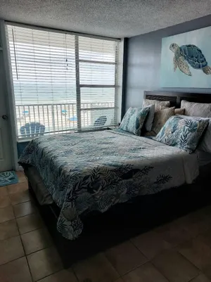 Image of DIRECT OCEAN FRONT  Awesome view Sleeps up to 4. BEAUTIFUL