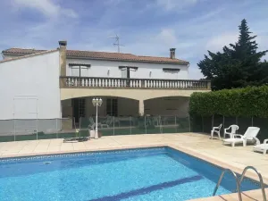 Image of Large residence 10 km sea. Protected 10x5 pool. 1500m2 garden. 6 bedrooms.
