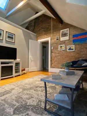 Image of Cozy\/warm Near-Commuter rail, Boston, Airport, Casino and More !