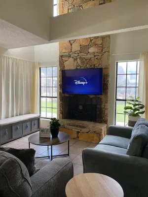 Image of Entire 2 bed 3 bath condo in Central Laredo