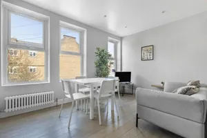 Image of Brilliant 2 Bed Apartment - Spacious, Central & Well-Connected