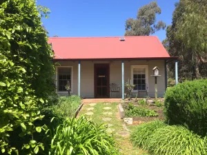 Image of Rosebank Cottage. Picture perfect country cottage, set in beautiful gardens.