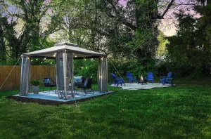 Image of NEWLY Renovated, FENCED Yard, Dog Friendly, 2Min HPU, 5min to Eats, 3 Smart TVs