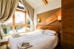 Image of Cosy, modern 2-bed with fireplace & beautiful views