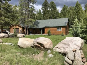 Image of Outstanding Crandall Cabin minutes from Yellowstone, ready for your adventure!