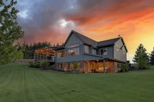 Image of Luxury Cabin Overlooking Lake Wanahoo