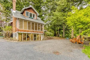 Image of Cozy Blueberry Cottage Studio Stevenson, king bed, kitchenette, p