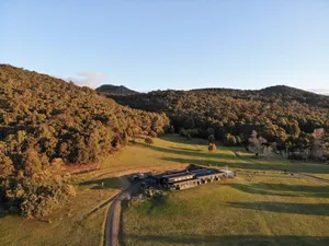Image of Hanging Rock Views, Queen Suite in classic bush setting