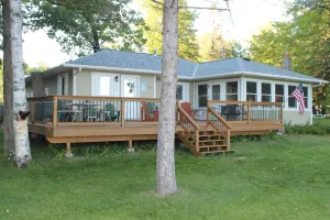 Image of Family Cabin on Beautiful Bay Lake - Large Lakeside Deck & Yard - Private Dock