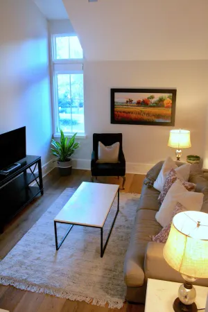 Image of Ion spacious above garage apartment in quiet neighborhood. High ceilings!