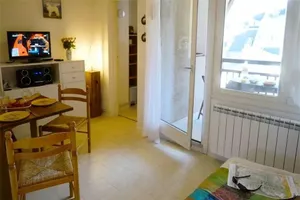 Image of Studio Calme avec Balcon Plein Sud, Parking Privé, Proche Thermes et Centre-ville - FR-1-313-149
