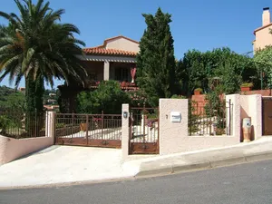 Image of HOLIDAY IN A VILLA in Collioure, CHARACTER COUNTRY