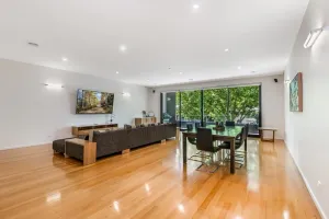 Image of Serpentine Park on View