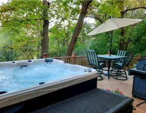 Image of 1500 square foot Wooded  Walkout Retreat with YEAR ROUND HOT TUB on Golf Course