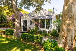 Image of Mount Macedon charming country cottage